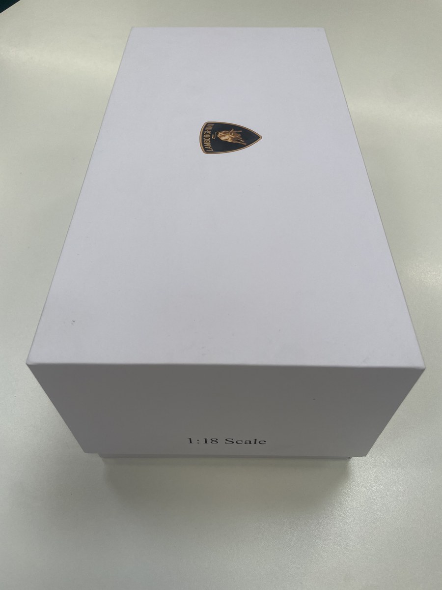 Lamborghini Huracán EVO 1:18 scale model car, top-down view showing full bodywork